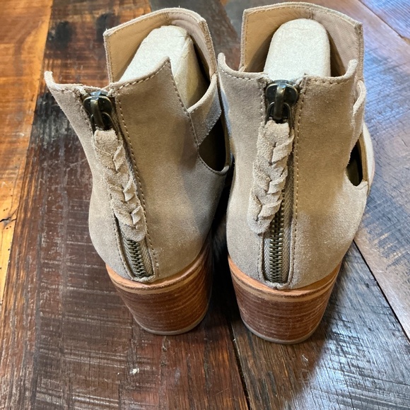 ABLE Women’s Gobal Gamboa Cutout Suede Boots Taupe Size 9 – Braided Back Zip - Picture 7 of 9